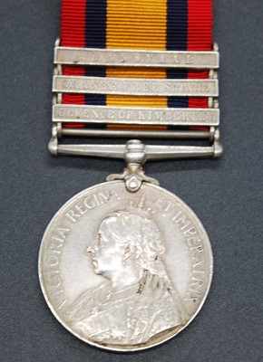 Lot 126 - A Queen's South Africa medal (1899-1902) 3rd...