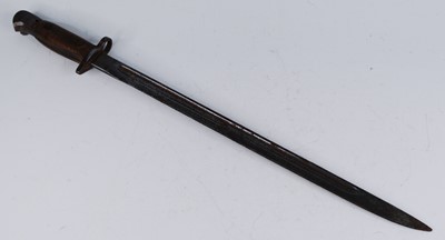 Lot 46 - A British 1907 pattern bayonet, the 43cm...