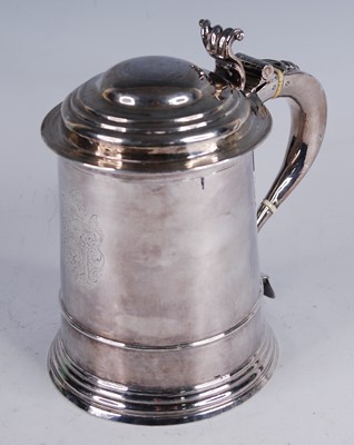 Lot 2121 - A George I silver lidded tankard, of flaring...