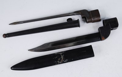 Lot 272 - A British Army No.4 Mk II spike bayonet, in...