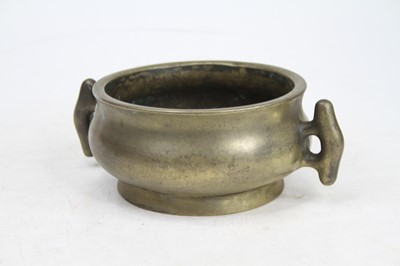 Lot 46 - An 18th century Chinese porcelain charger,...