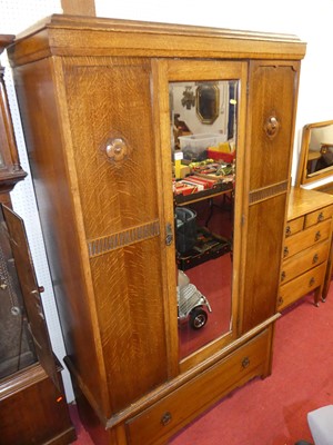 Lot 1132 - An early 20th century oak three-piece bedroom...