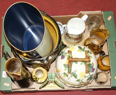 Lot 107 - A collection of ceramics to include a Susie...
