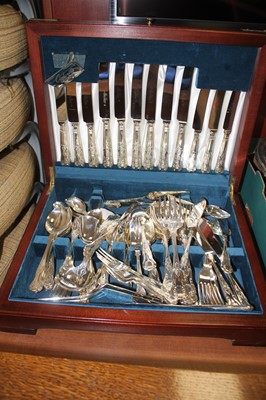 Lot 296 - An Osborne of Sheffield silver plated Queens...