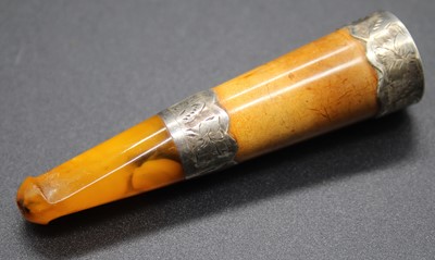 Lot 514 - An early 20th century amber and silver mounted...