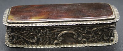 Lot 516 - A late Victorian silver and embossed snuff box,...