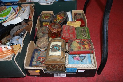 Lot 801 - A collection of vintage tins