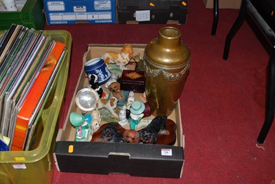 Lot 798 - A box of mixed effects to include a large...