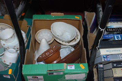Lot 790 - A collection of Victorian and later ceramic...