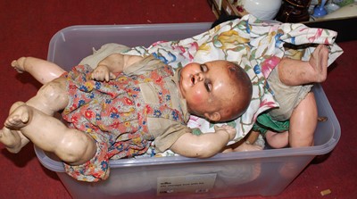 Lot 828 - A collection of vintage celluloid dolls