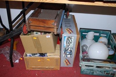 Lot 822 - A collection of mixed toys to include Airfix,...