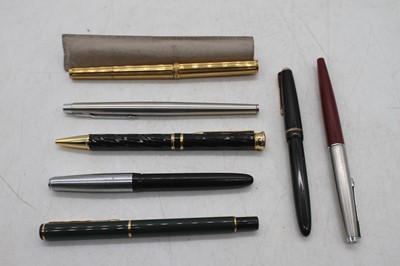 Lot 582 - A Parker fountain pen, having a 14ct gold nib,...