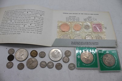 Lot 592 - A small collection of coins to include New...