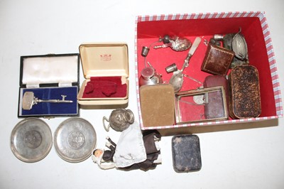 Lot 558 - A small collection of miscellaneous items, to...