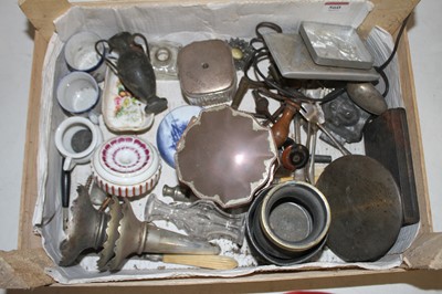 Lot 560 - A box of miscellaneous items, to include...