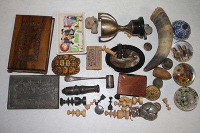 Lot 562 - A box of miscellaneous items, to include a...