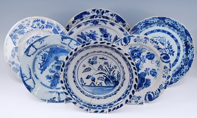Lot 2101 - An English blue and white delftware charger,...