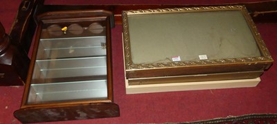Lot 1352 - Four various bijouterie display cases