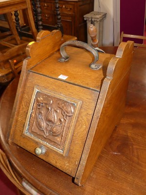 Lot 1361 - An Edwardian oak coal purdonium, having Art...