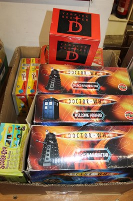 Lot 1464 - One box of mixed mainly TV related action...