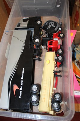 Lot 1465 - One tray of radio controlled heavy haulage...