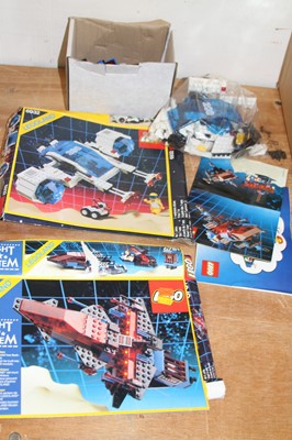 Lot 1493 - A collection of mixed vintage Lego to include...