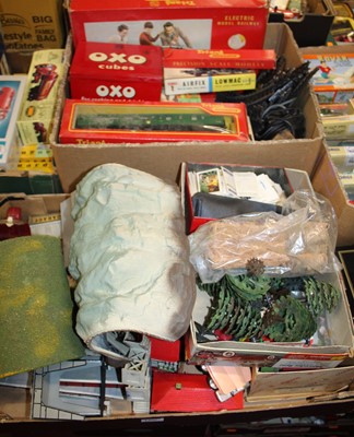 Lot 1496 - Two trays of mixed vintage model trains,...