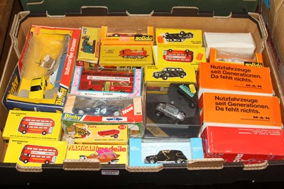 Lot 1515 - One tray of mixed diecast to include Dinky...
