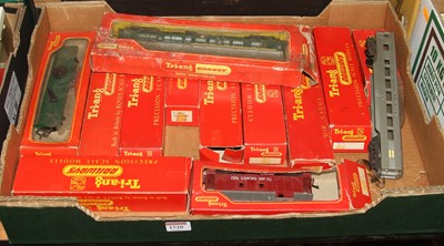 Lot 1520 - One tray of mixed Triang Railways 00 gauge...