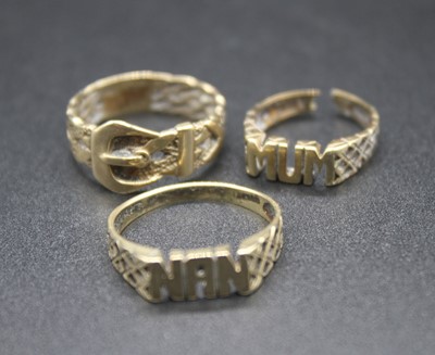 Lot 423 - A 9ct gold belt ring, size Q; together with...