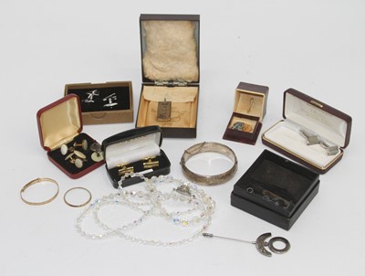 Lot 385 - A collection of miscellaneous items to include...