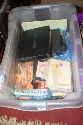 Lot 717 - A collection of vintage vinyl singles