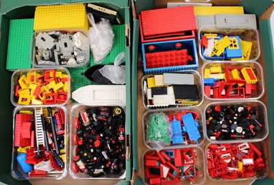 Lot 1926 - 2 boxes of mixed vintage Lego