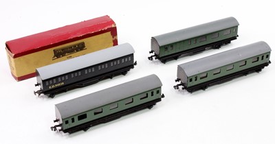 Lot 710 - Trix Twin Railways 7” bogie coaches, plain...