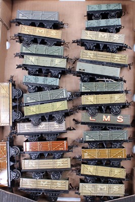 Lot 197 - One tray containing a collection of mixed...