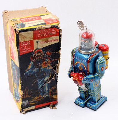 Lot 1819 - A Daiya of Japan tinplate and battery operated...