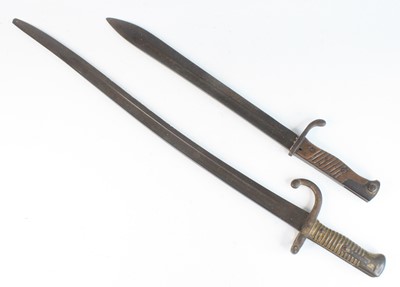 Lot 509 - A German Model 98/05 Mauser bayonet, the 36cm...