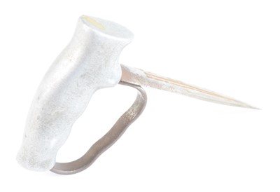 Lot 600 - A WW I fighting dagger by Robbins of Dudley,...