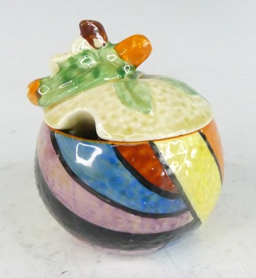 Lot 27 - A 1930s Clarice Cliff Swirls pattern pottery...