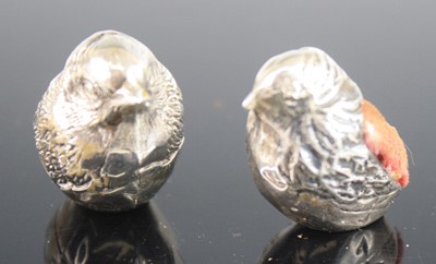 Lot 2192 - An Edwardian silver novelty pin cushion in the...