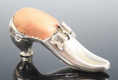 Lot 2205 - An Edwardian silver novelty pin cushion in the...