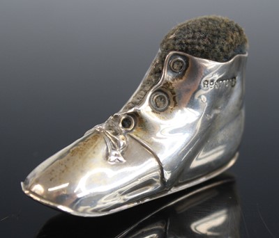 Lot 2189 - An Edwardian silver novelty pin cushion in the...