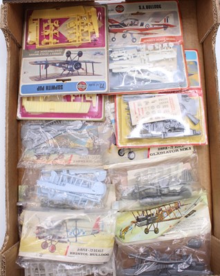 Lot 780 - A collection of 11 various bagged and...