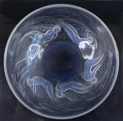 Lot 1096 - René Lalique (1860-1945) - a circular...