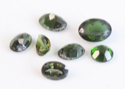 Lot 470 - A collection of loose vari-cut green...
