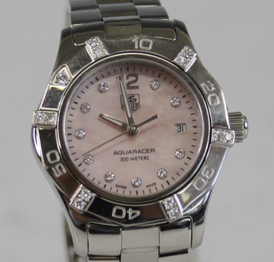 Lot 2314 - A lady's Tag Heuer Aquaracer steel cased...