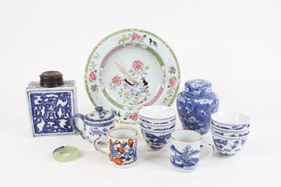 Lot 83 - A collection of Chinese porcelain, to include...
