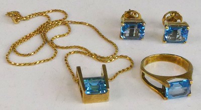 Lot 2543 - A yellow metal blue topaz suite comprising a...