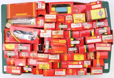 Lot 557 - Large tray containing approx. 50 Triang/Hornby...