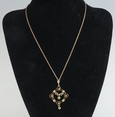 Lot 2560 - A yellow metal Edwardian peridot and seed...
